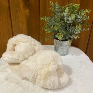 Halluci:‎ Women's Cross Band Plush Fleece Slippers Indoor 7-8